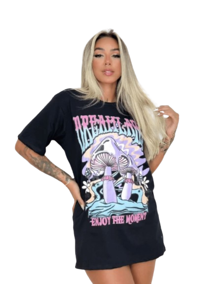 CAMISETA OVERSIZED MUNDO DE COGUMELOS - Preta