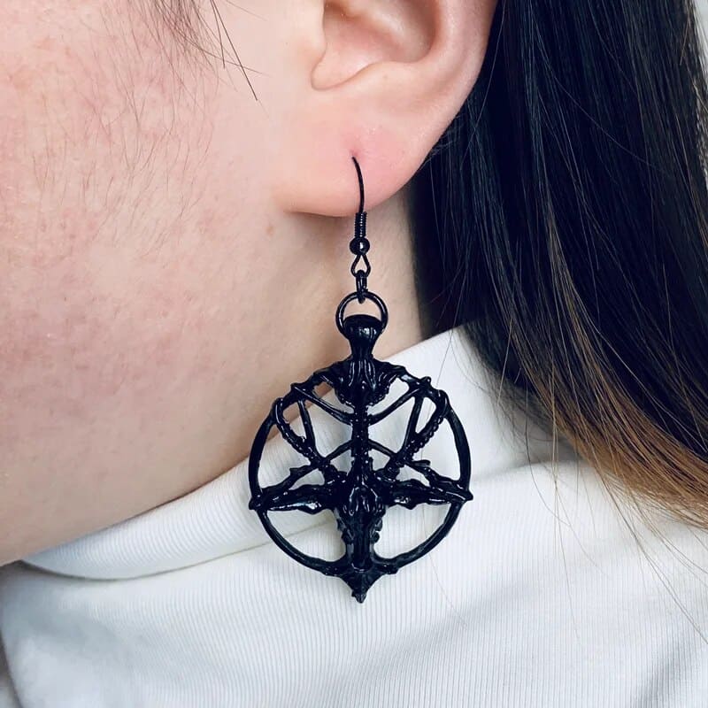 PAR DE BRINCOS BLACK GÓTICO PENTAGRAMA GOD SKULL