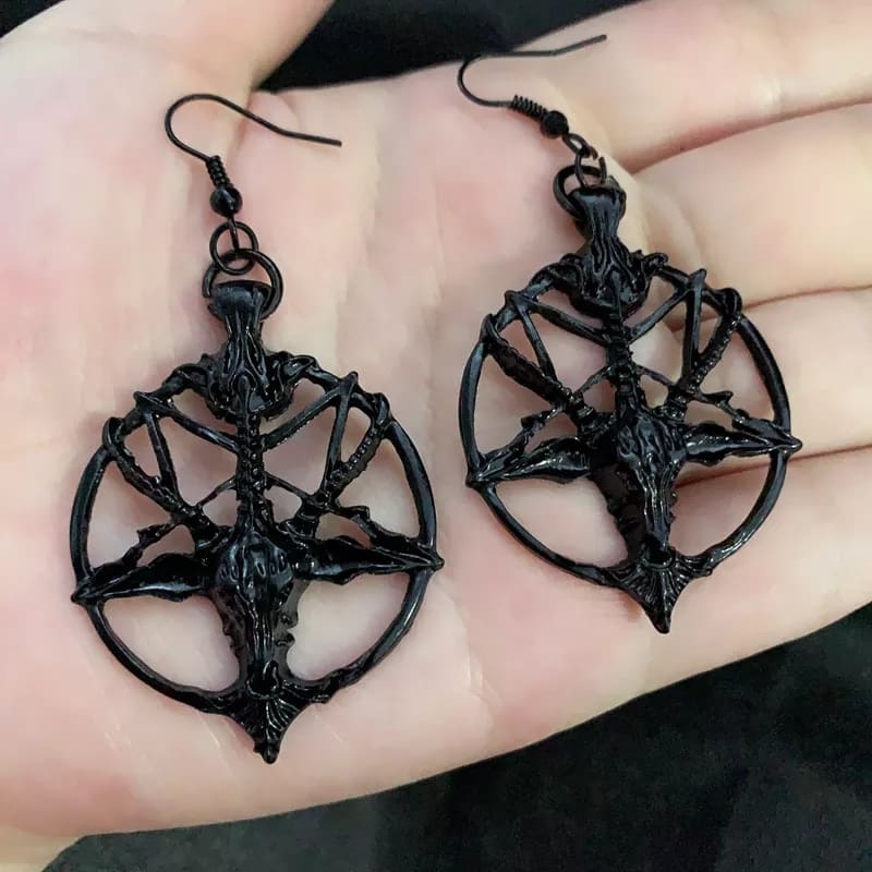 PAR DE BRINCOS BLACK GÓTICO PENTAGRAMA GOD SKULL
