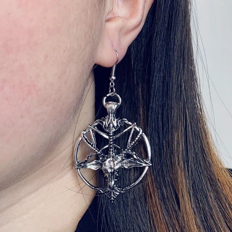 PAR DE BRINCOS BLACK GÓTICO PENTAGRAMA GOD SKULL